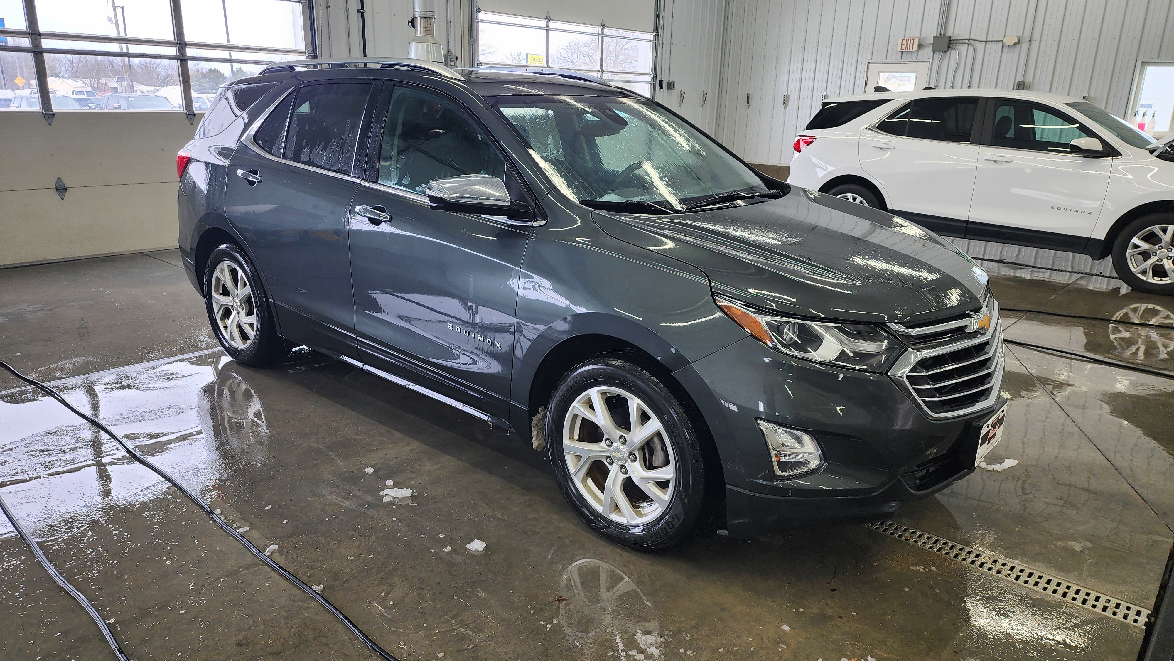 Used 2018 Chevrolet Equinox Premier FWD image 3