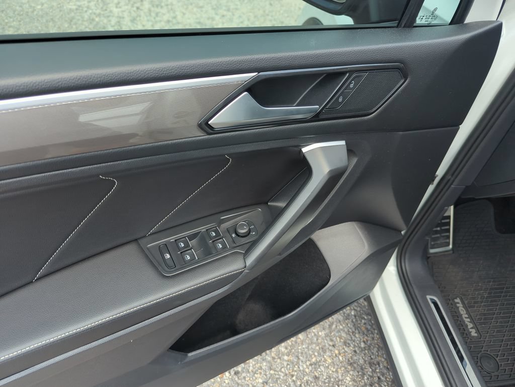 Certified 2023 Volkswagen Tiguan SE R-Line FWD image 19