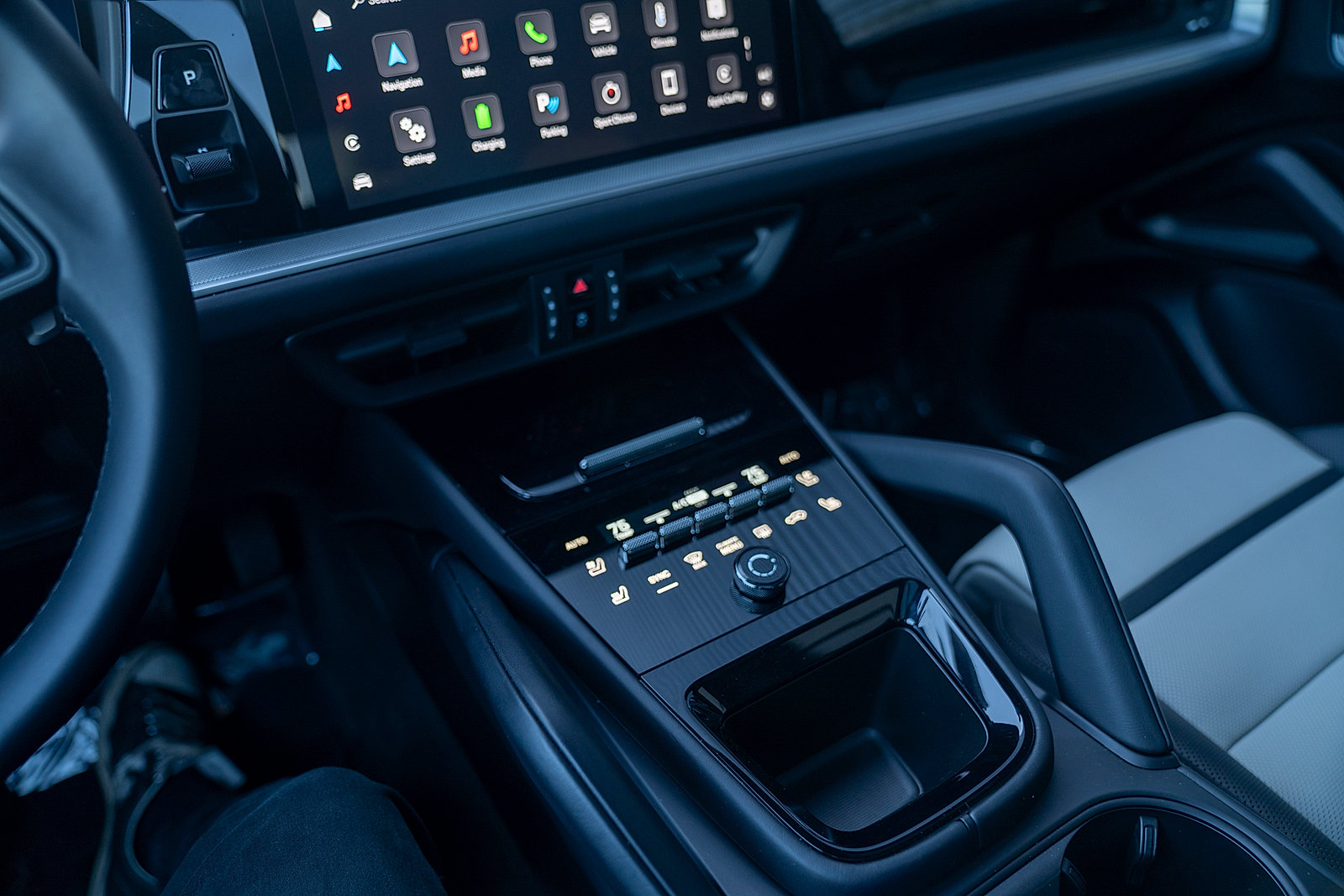 Certified 2025 Porsche Cayenne E-Hybrid AWD/4WD image 14