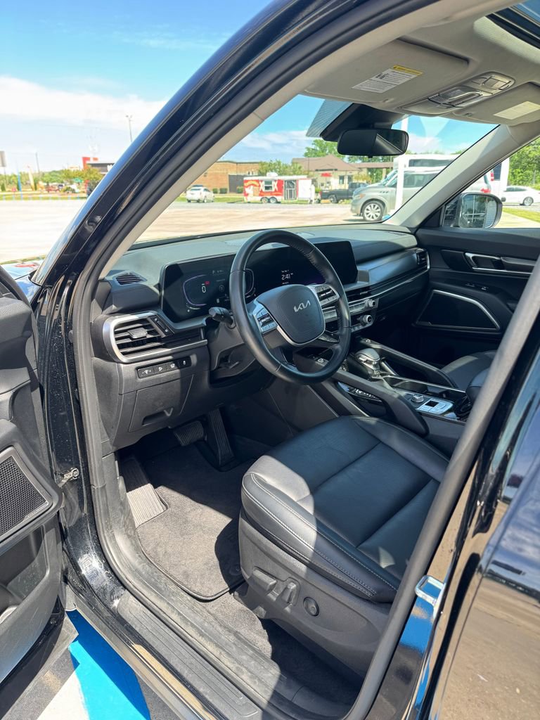 Used 2025 Kia Telluride S image 10