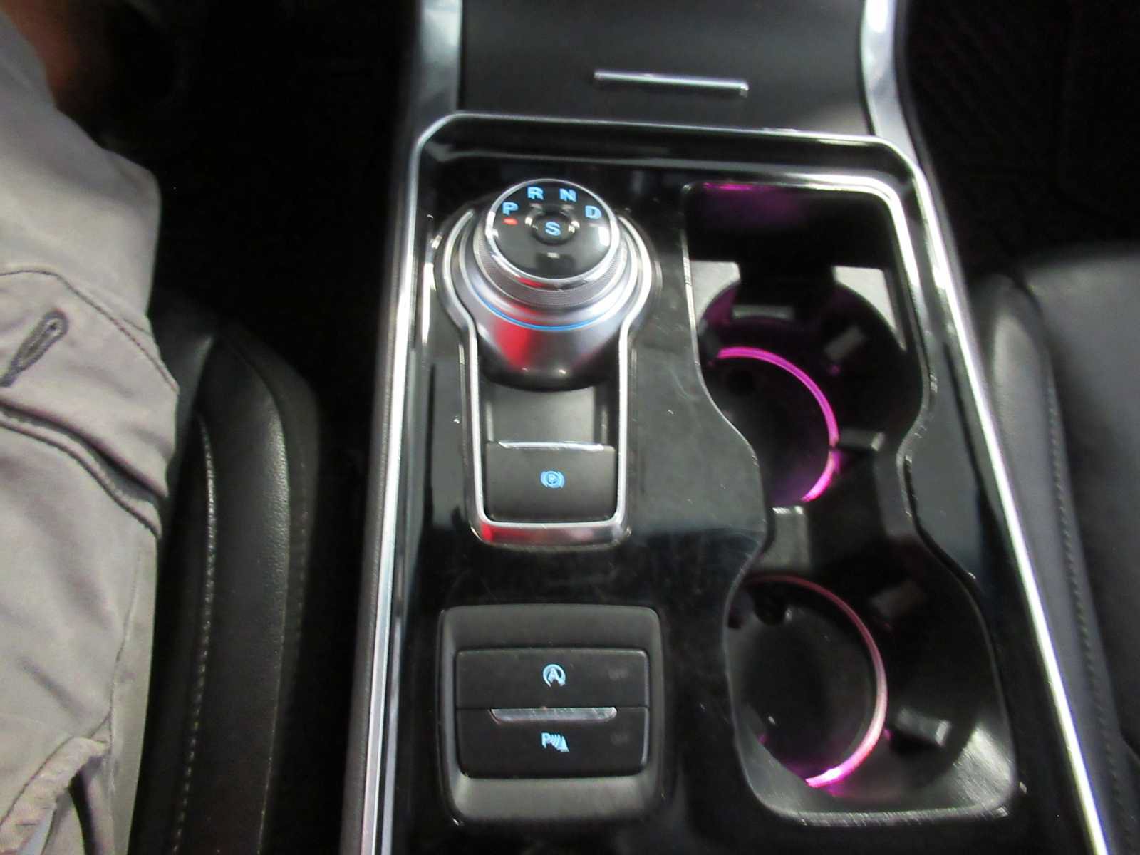 Used 2020 Ford Edge Titanium FWD image 26