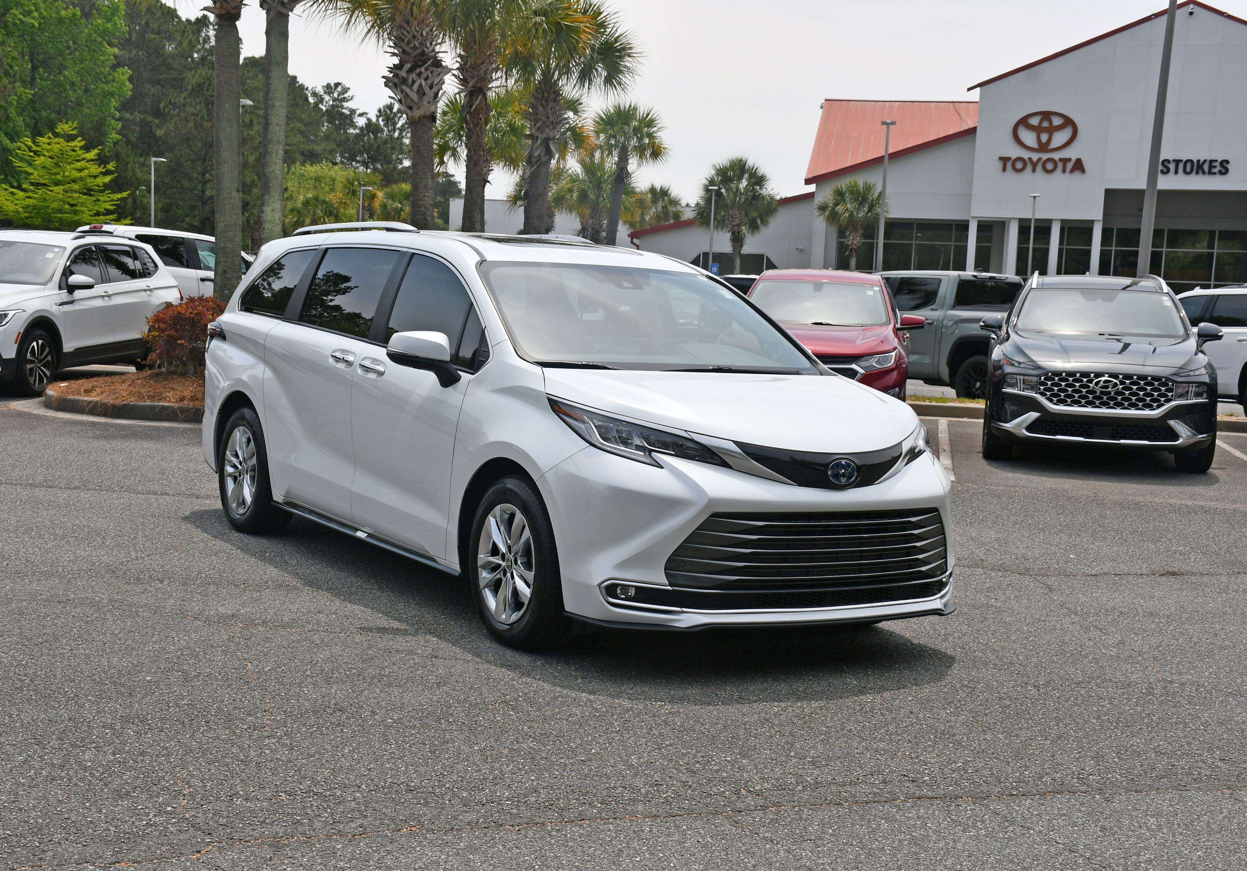 Used 2022 Toyota Sienna Limited FWD image 6