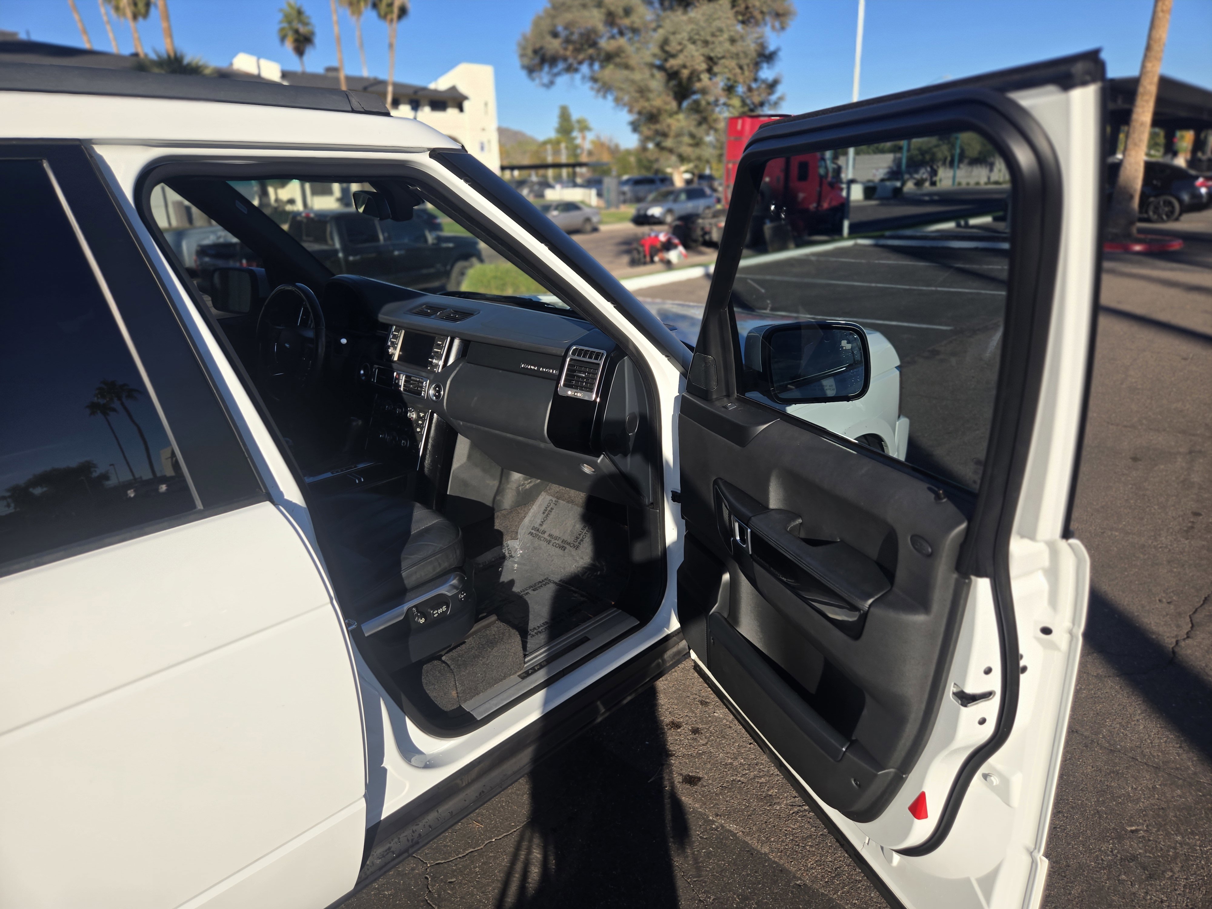 Used 2012 Land Rover Range Rover HSE LUX image 11