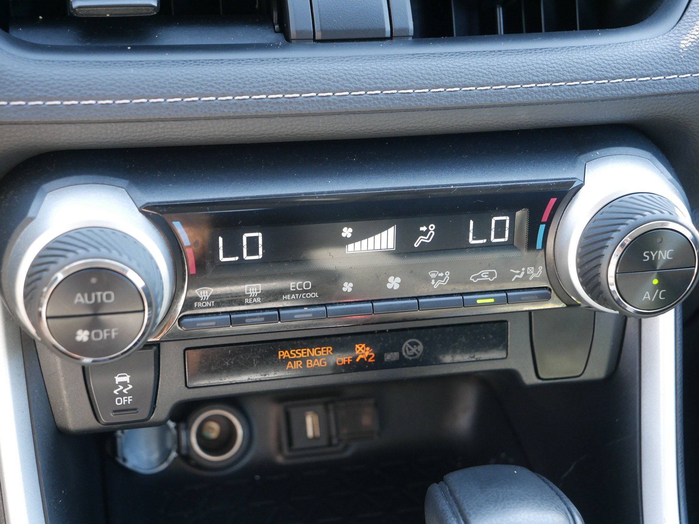 Used 2021 Toyota RAV4 LE AWD/4WD image 23