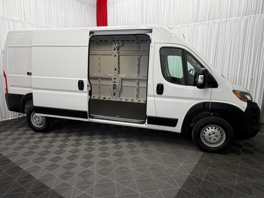 Used 2025 RAM ProMaster 2500 w/ Convenience Group FWD image 10