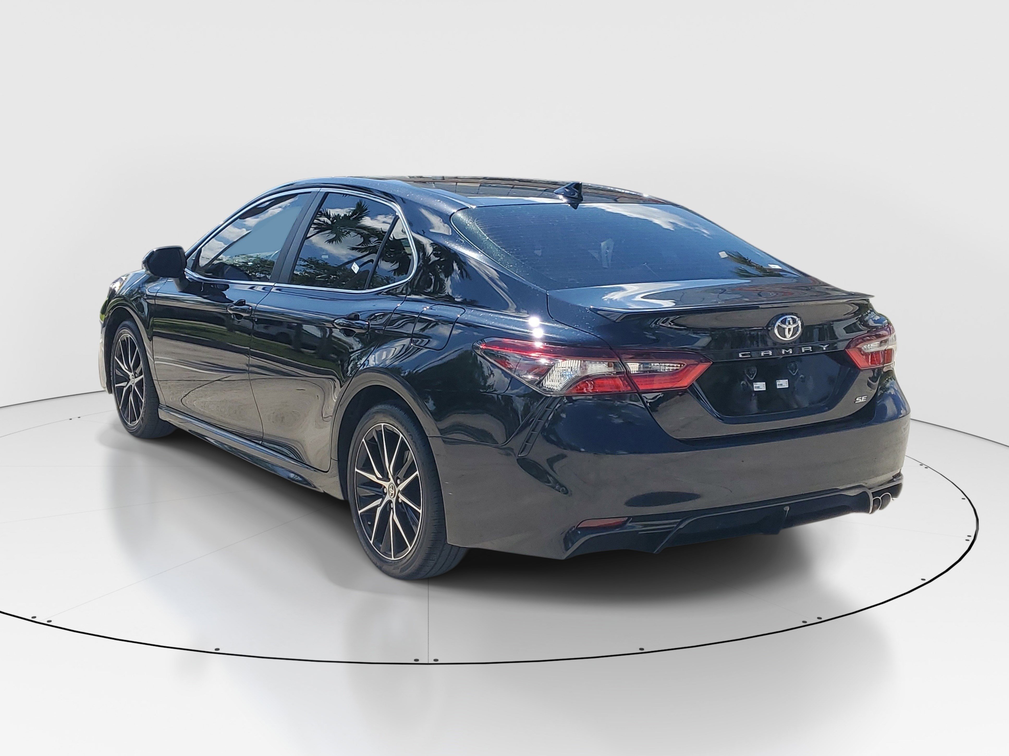 Used 2024 Toyota Camry SE image 5