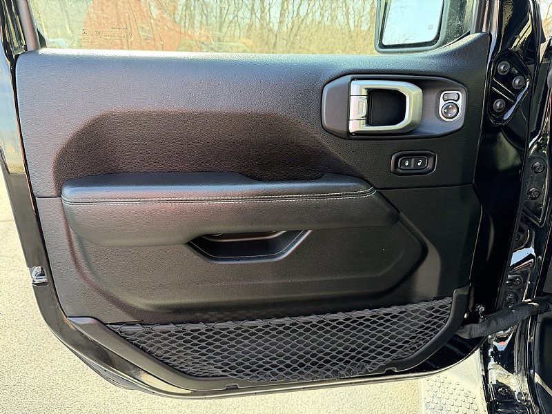 Used 2019 Jeep Wrangler Unlimited Sahara w/ LED Lighting Group AWD/4WD image 27