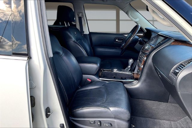 Used 2014 INFINITI QX80 4WD w/ Deluxe Touring Package image 7
