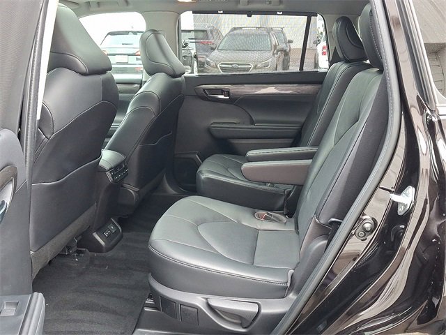 Used 2022 Toyota Highlander Platinum image 8