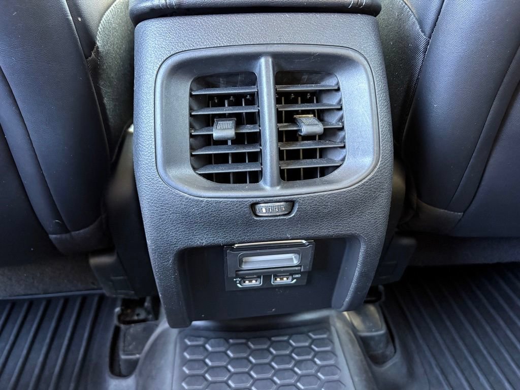 Used 2019 Jeep Cherokee Latitude Plus w/ Cold Weather Group AWD/4WD image 22