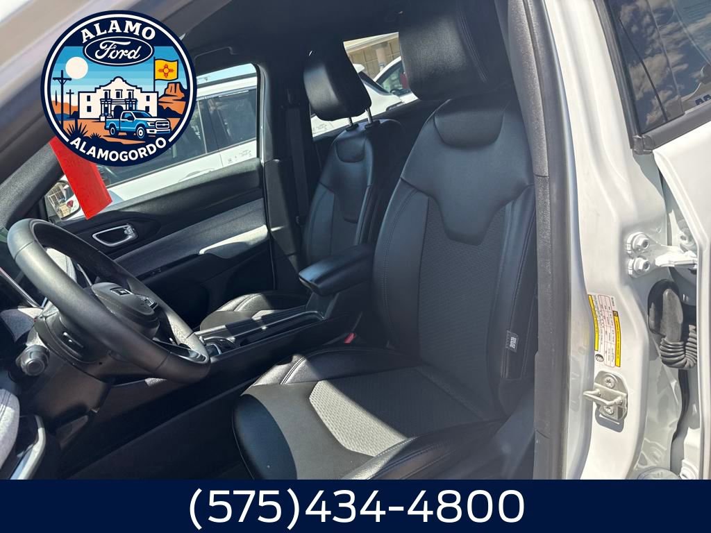 Used 2024 Jeep Compass Latitude image 6