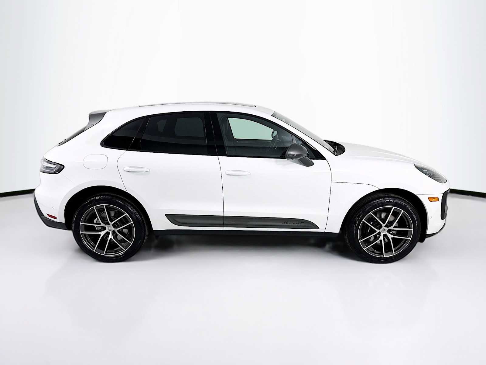 Certified 2025 Porsche Macan T image 8