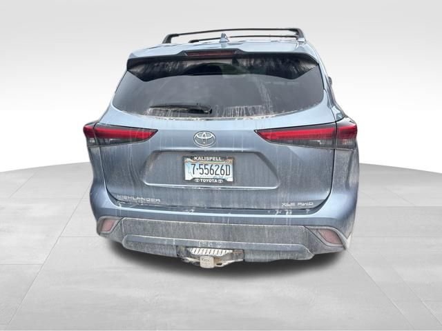 Used 2020 Toyota Highlander XLE AWD/4WD image 14