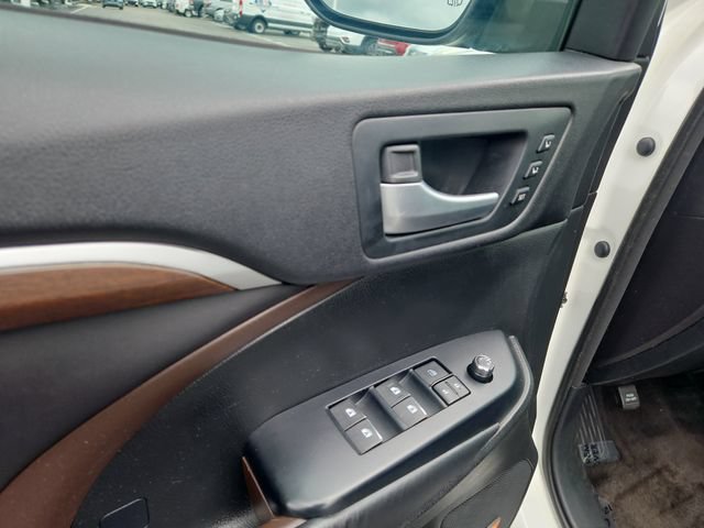 Used 2016 Toyota Highlander Limited AWD/4WD image 23