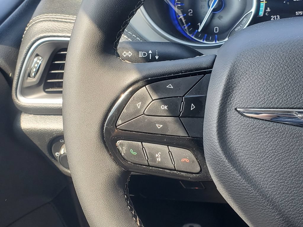 Used 2025 Chrysler Pacifica Limited FWD image 10