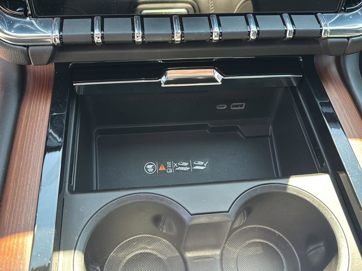 Used 2025 GMC Yukon Denali w/ Sun & Power Step Package image 19