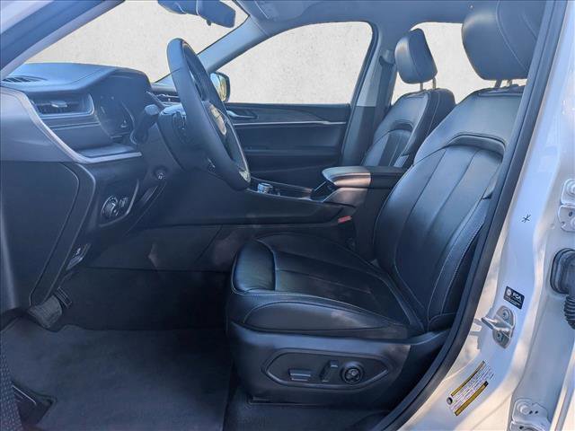 Used 2023 Jeep Grand Cherokee Limited w/ Luxury Tech Group II image 16