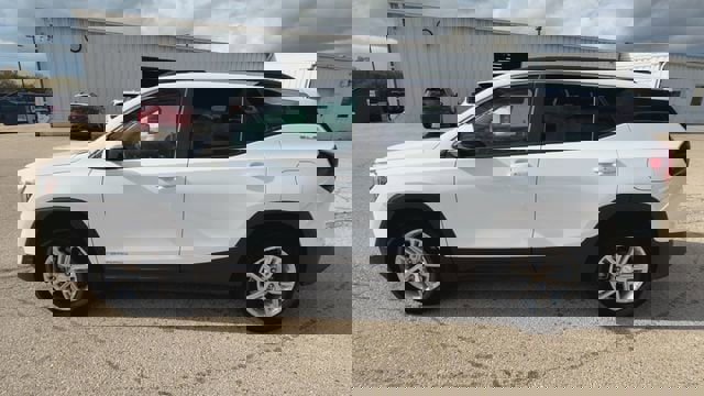 Used 2023 GMC Terrain SLE w/ Driver Convenience Package image 13