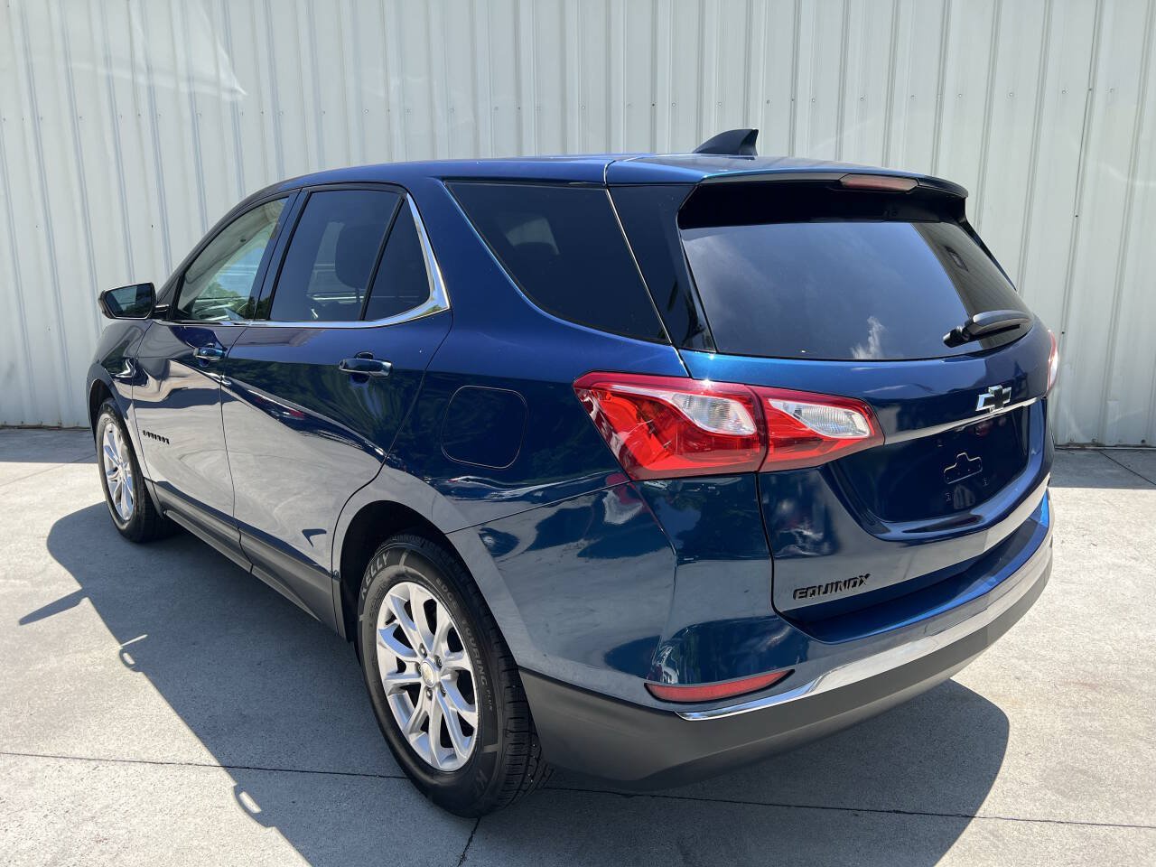 Used 2020 Chevrolet Equinox LT w/ LPO, Blackout Package FWD image 5