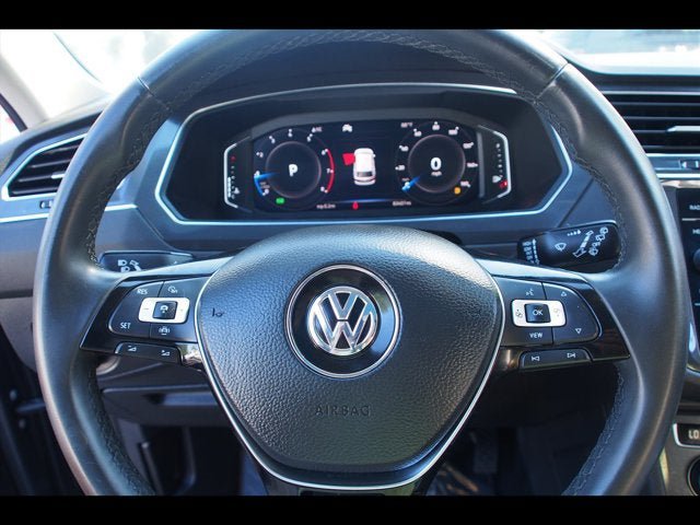 Used 2020 Volkswagen Tiguan SEL FWD image 24