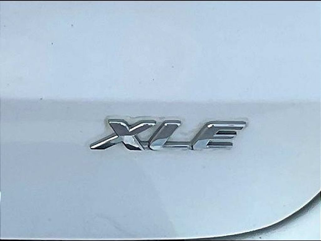 Used 2014 Toyota Sienna XLE FWD image 23