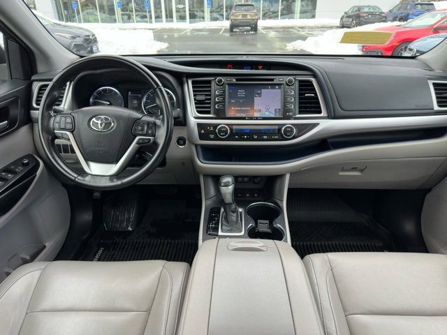 Used 2018 Toyota Highlander XLE image 27