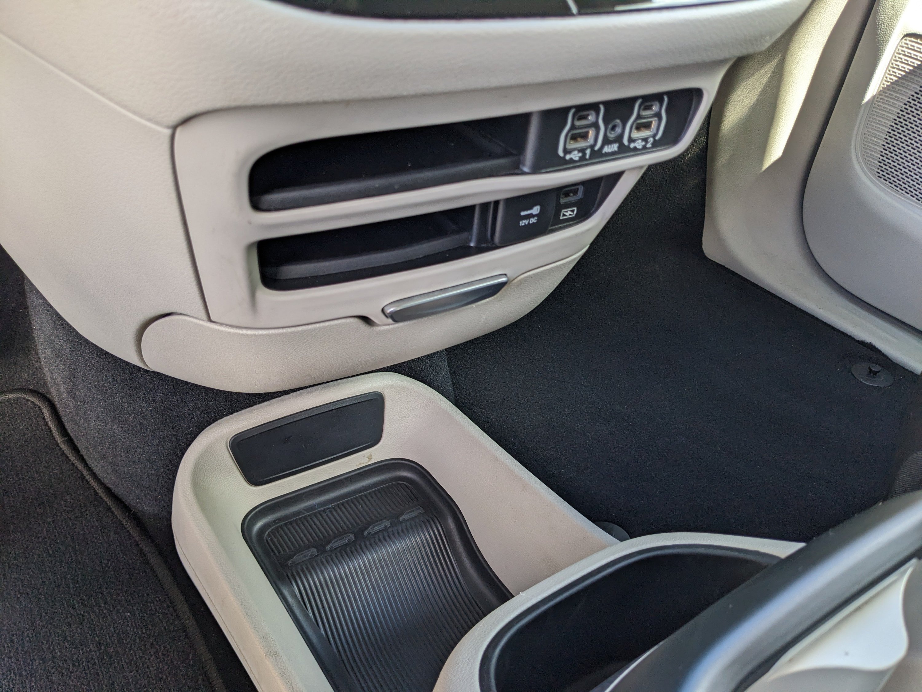 Used 2022 Chrysler Pacifica Touring-L FWD image 28