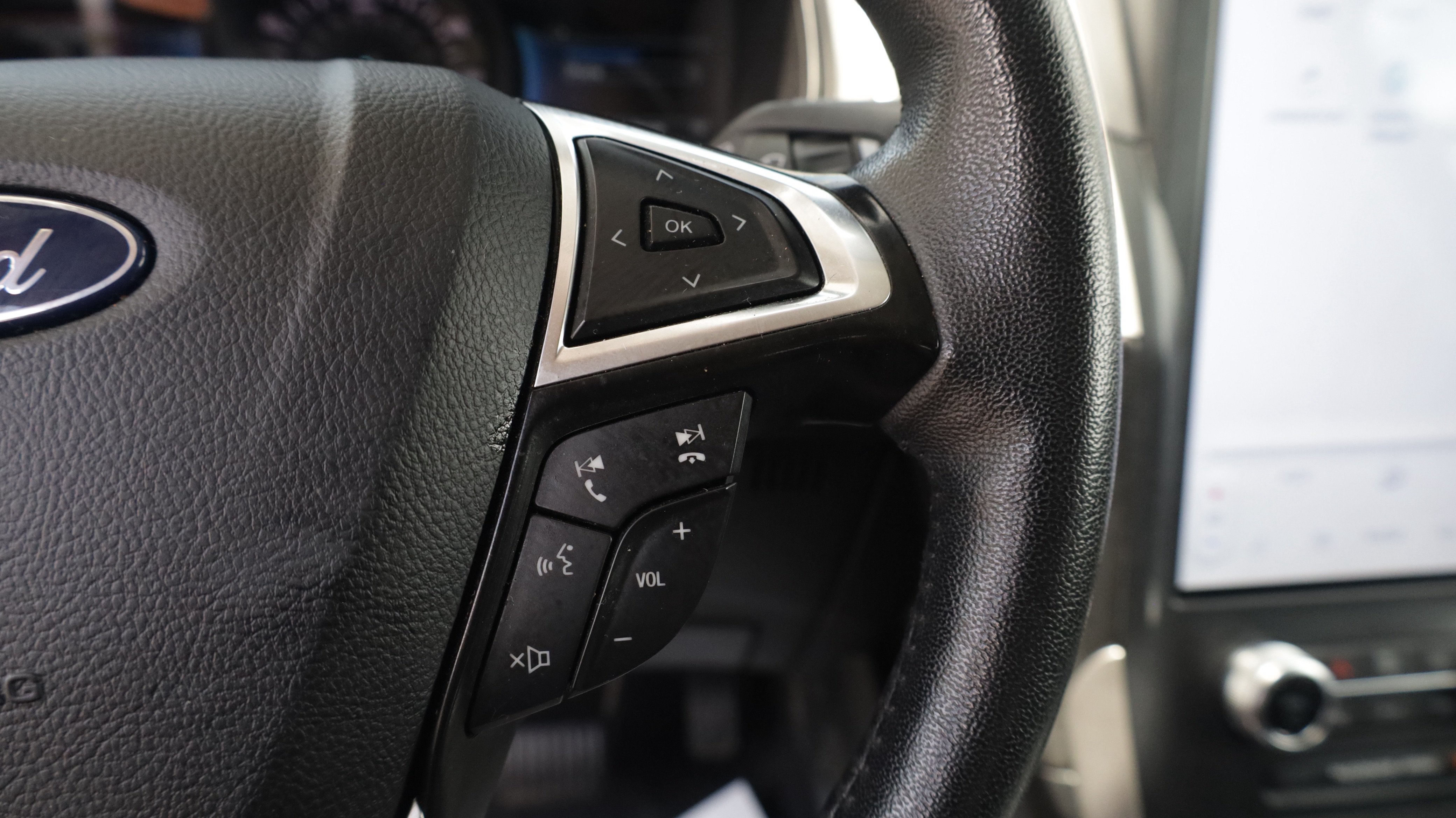 Used 2024 Ford Edge SEL AWD/4WD image 19