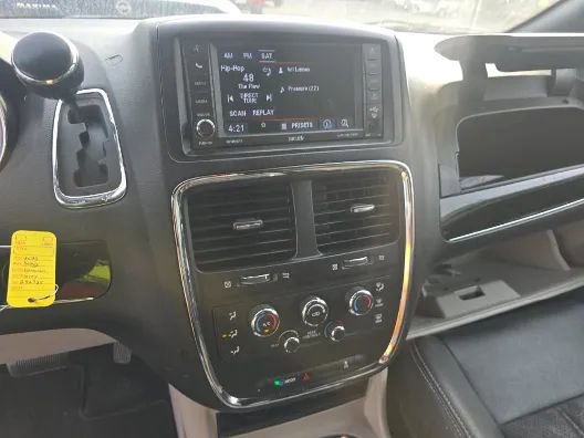 Used 2020 Dodge Grand Caravan SXT image 10