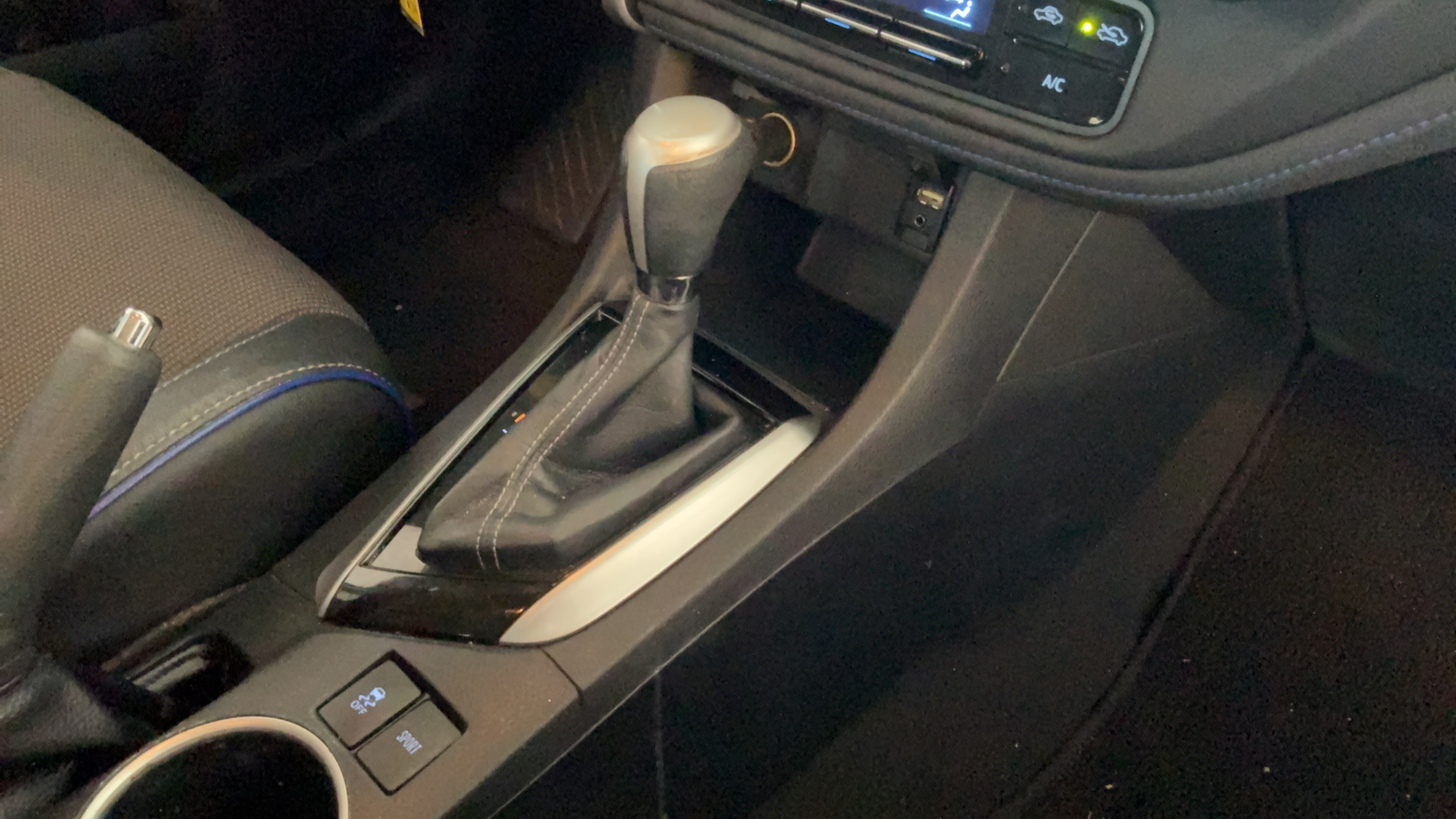 Used 2017 Toyota Corolla SE FWD image 39