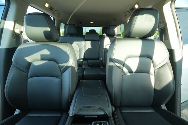 Used 2025 Nissan Pathfinder SL AWD/4WD image 39