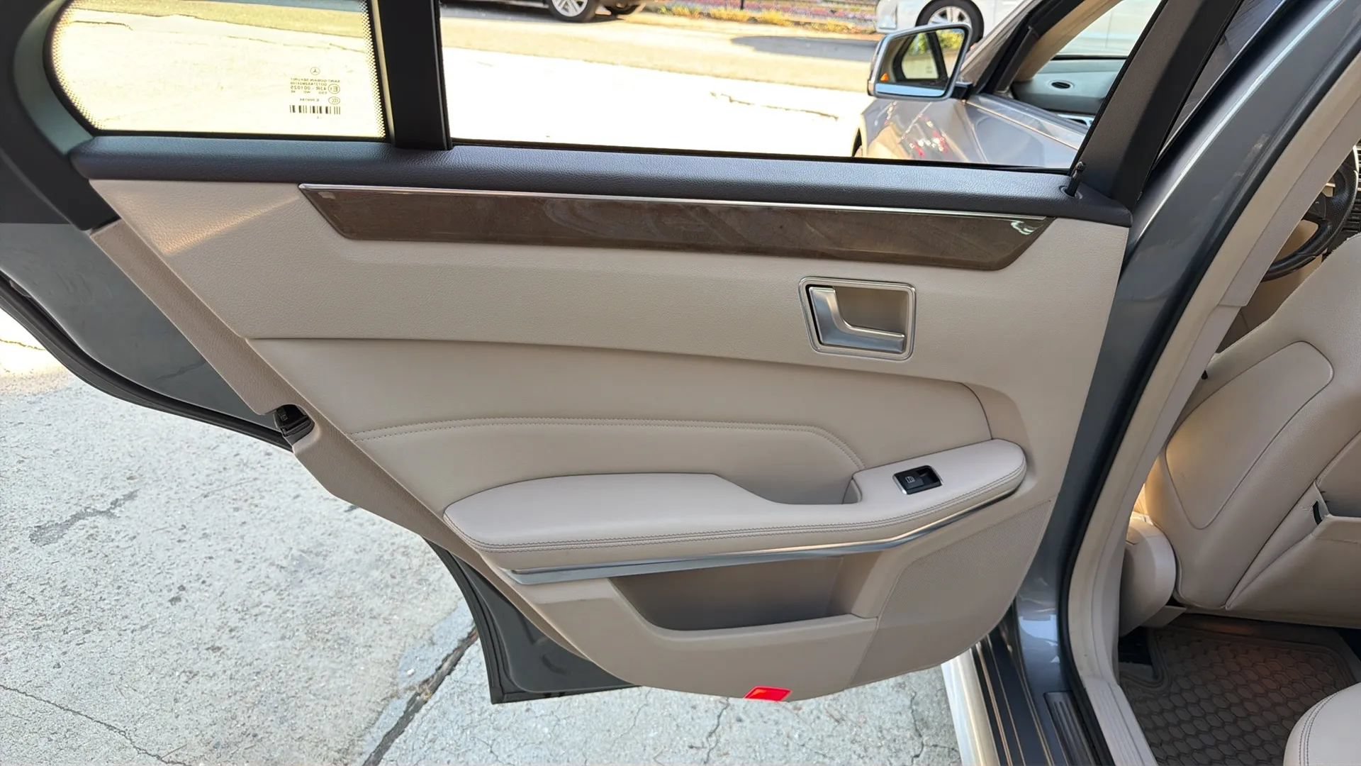 Used 2014 Mercedes-Benz E 350 4MATIC Sedan image 17