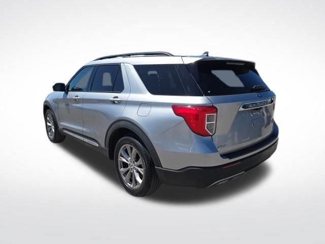 Used 2022 Ford Explorer XLT w/ Equipment Group 202A image 5