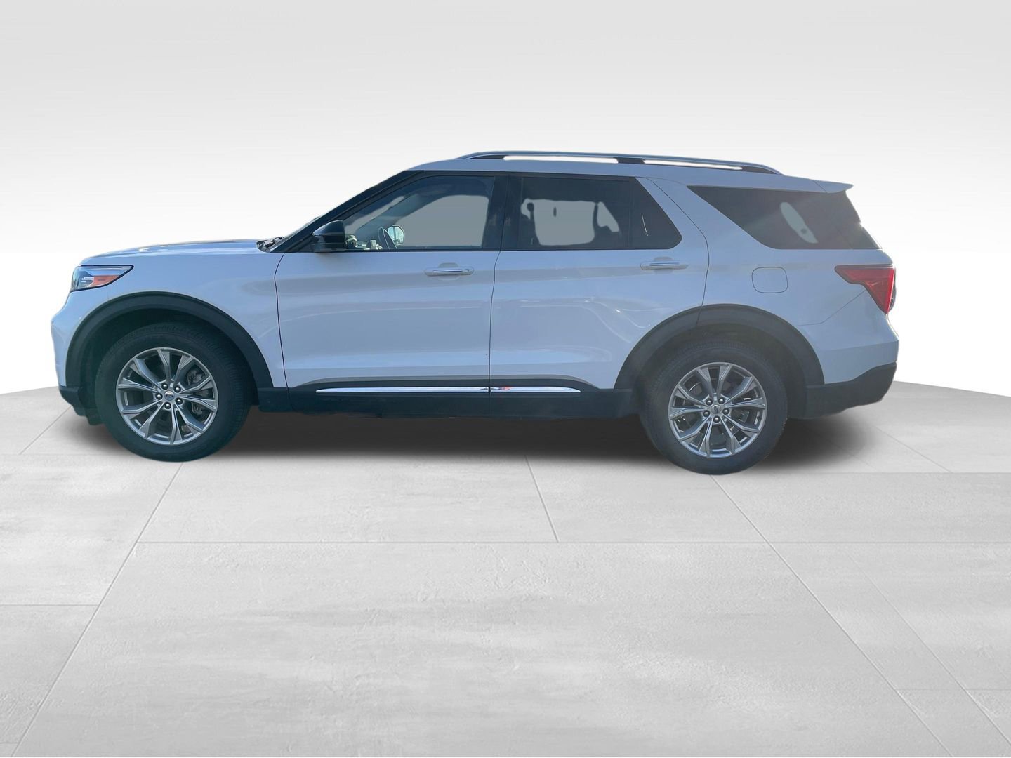 Used 2023 Ford Explorer Limited AWD/4WD image 7