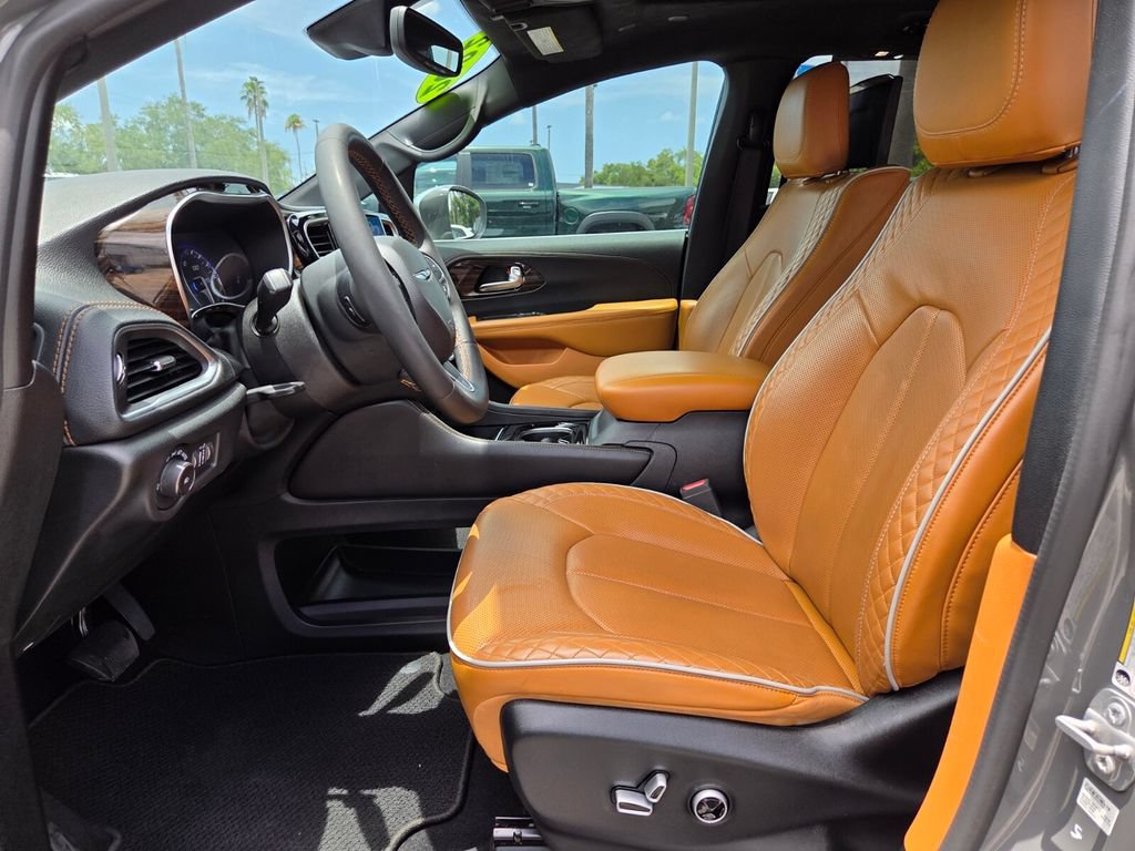 Certified 2022 Chrysler Pacifica Pinnacle FWD image 14