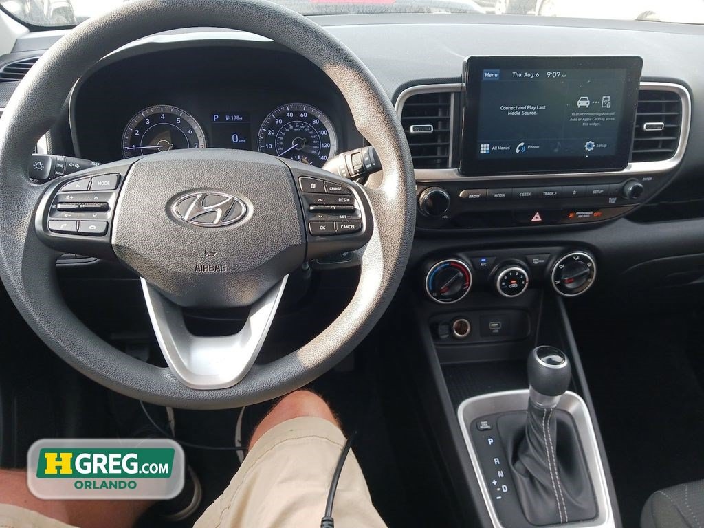 Used 2021 Hyundai Venue SE FWD image 8