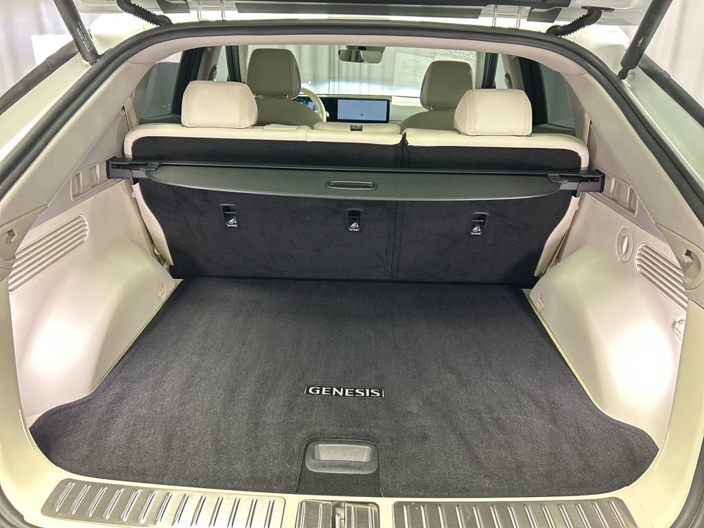Used 2025 Genesis GV60 RWD image 24