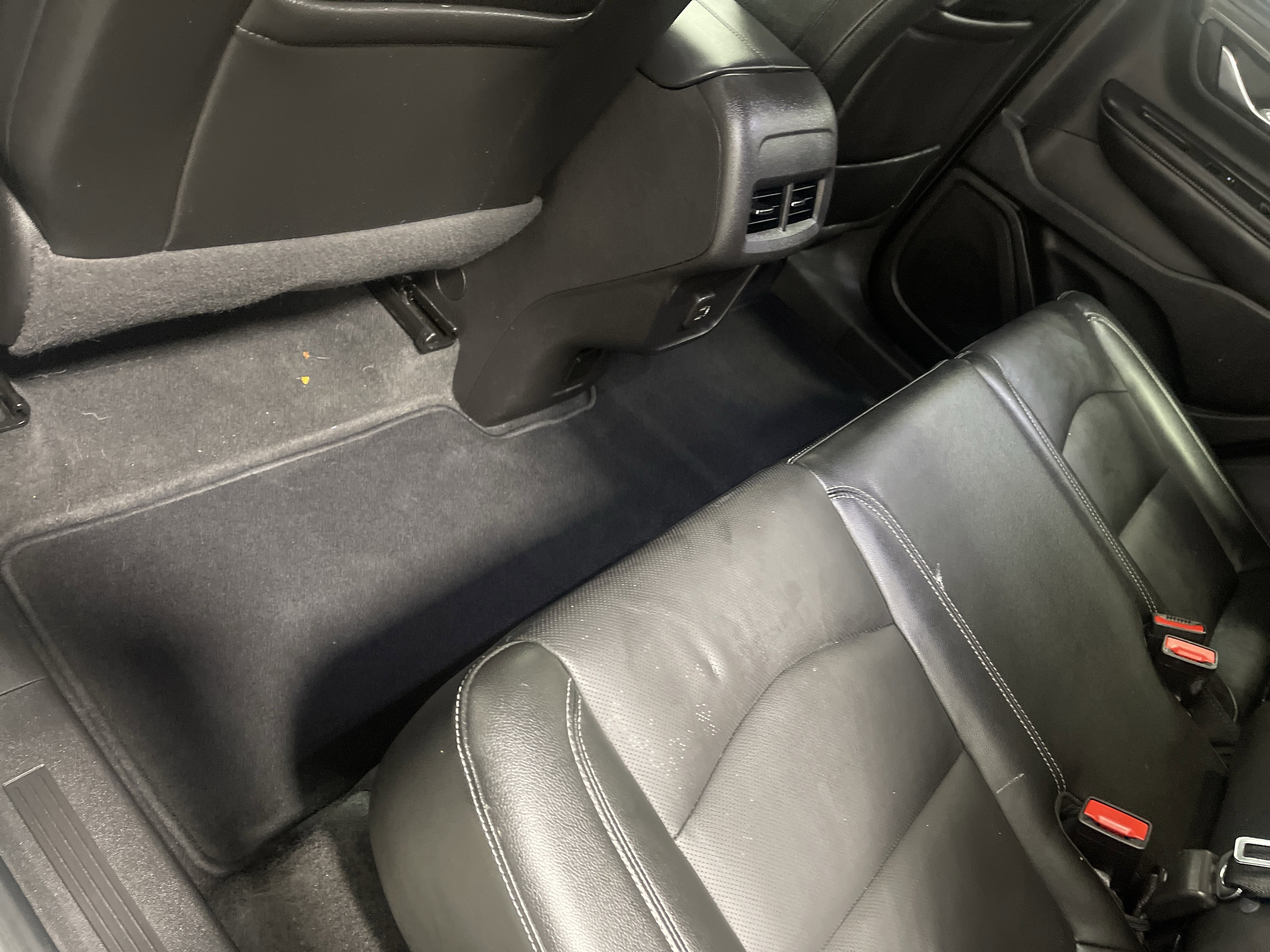 Used 2024 GMC Terrain SLT image 17