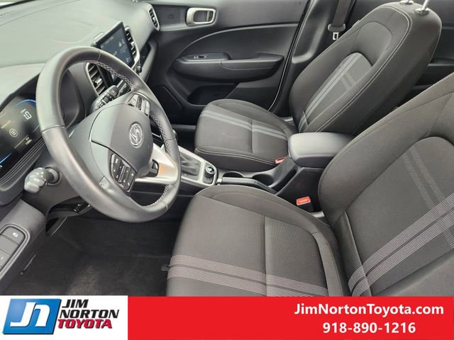 Used 2025 Hyundai Venue SEL image 13