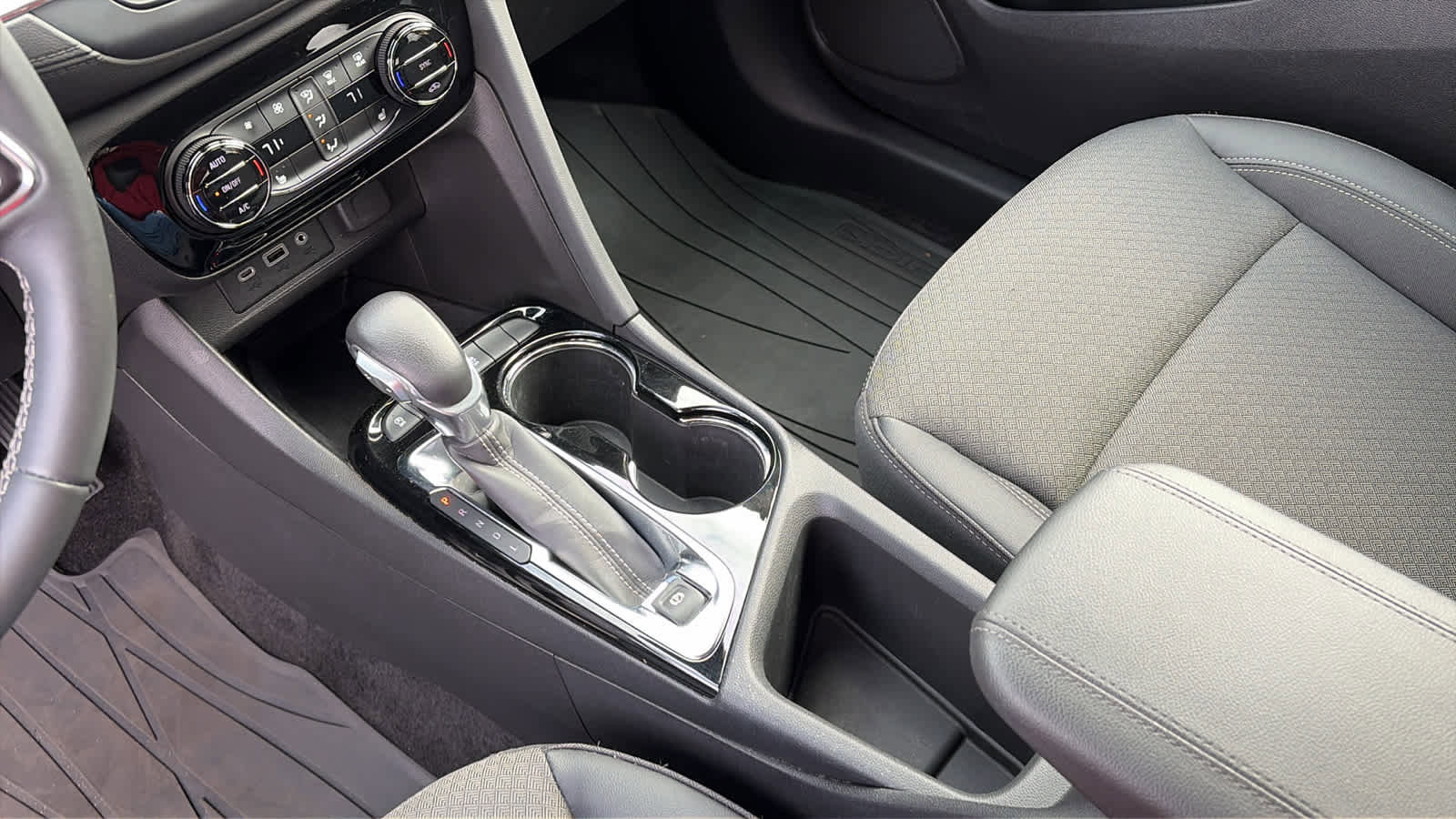 Used 2023 Buick Encore GX Select w/ Sport Touring Package image 18