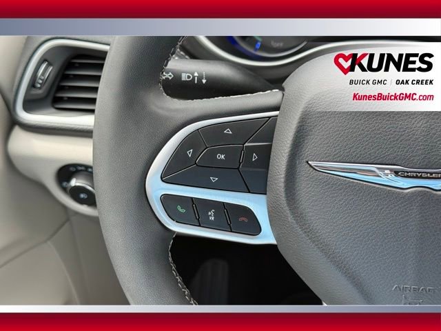 Used 2024 Chrysler Pacifica Select FWD image 39