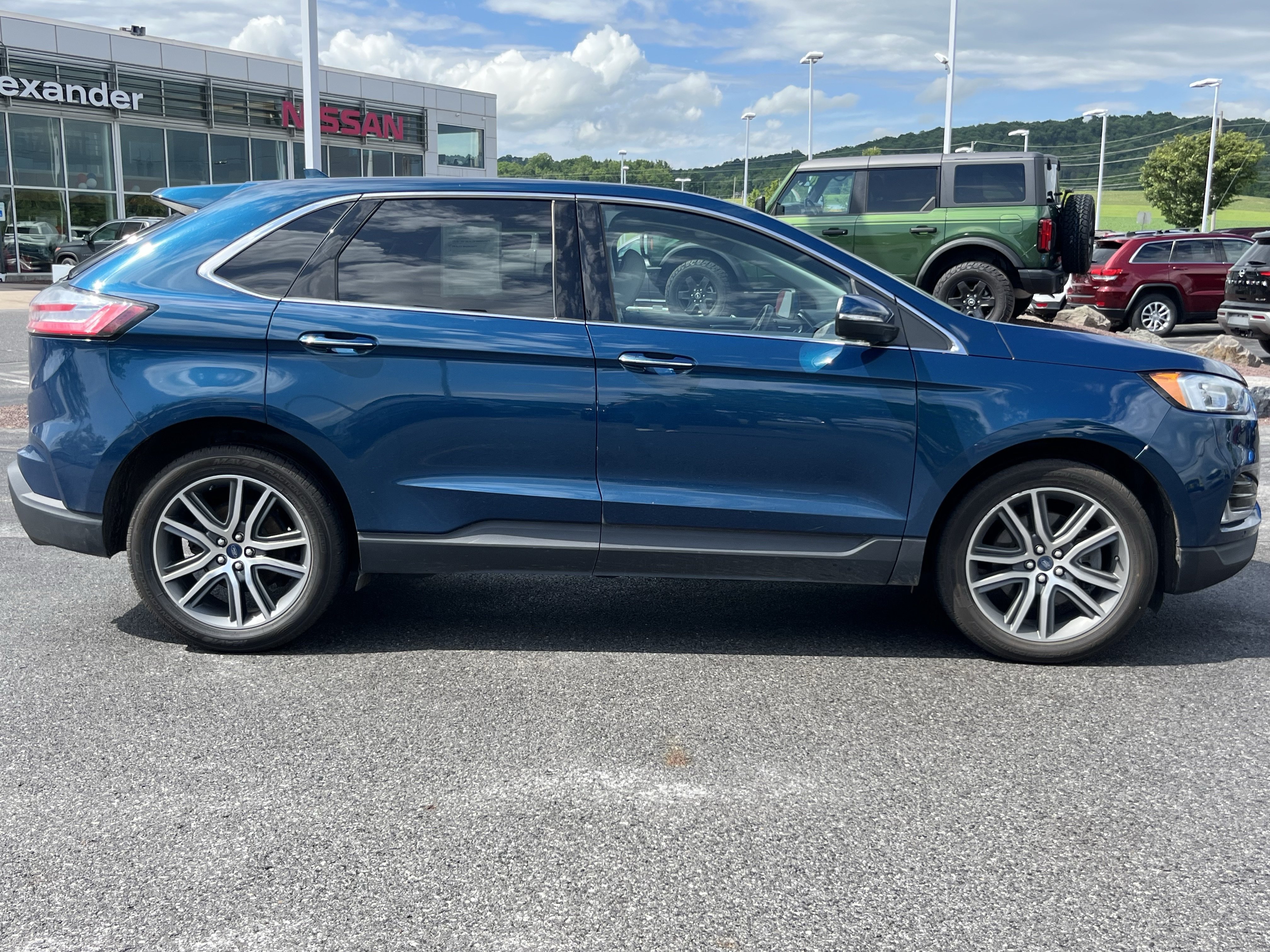 Used 2020 Ford Edge Titanium w/ Class II Trailer Tow Package AWD/4WD image 2