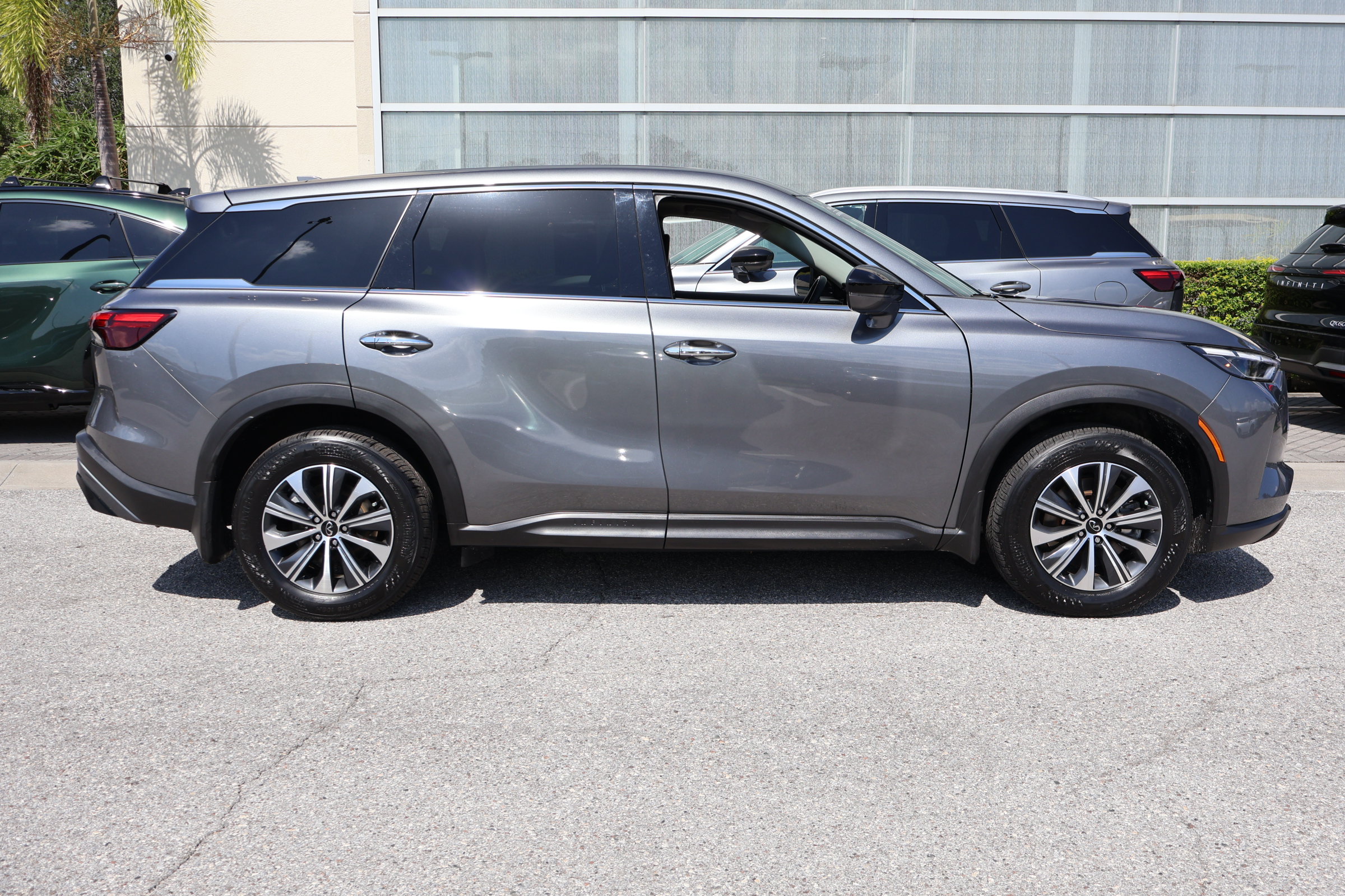 Certified 2025 INFINITI QX60 Pure FWD image 11