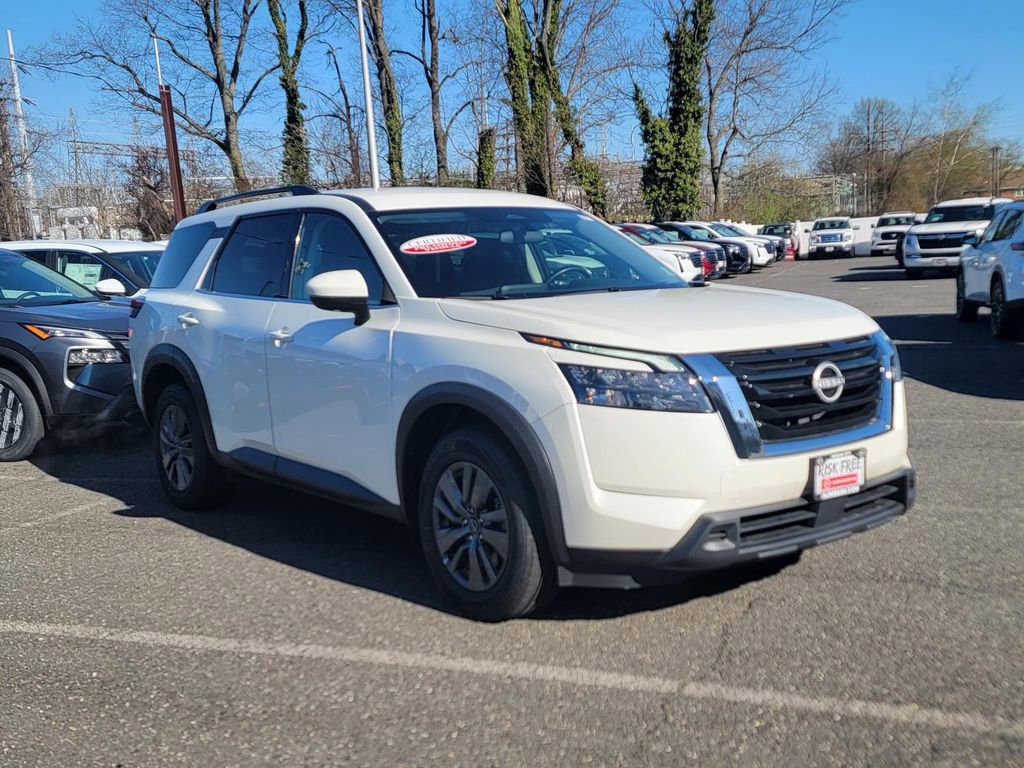 Used 2024 Nissan Pathfinder SV AWD/4WD image 30