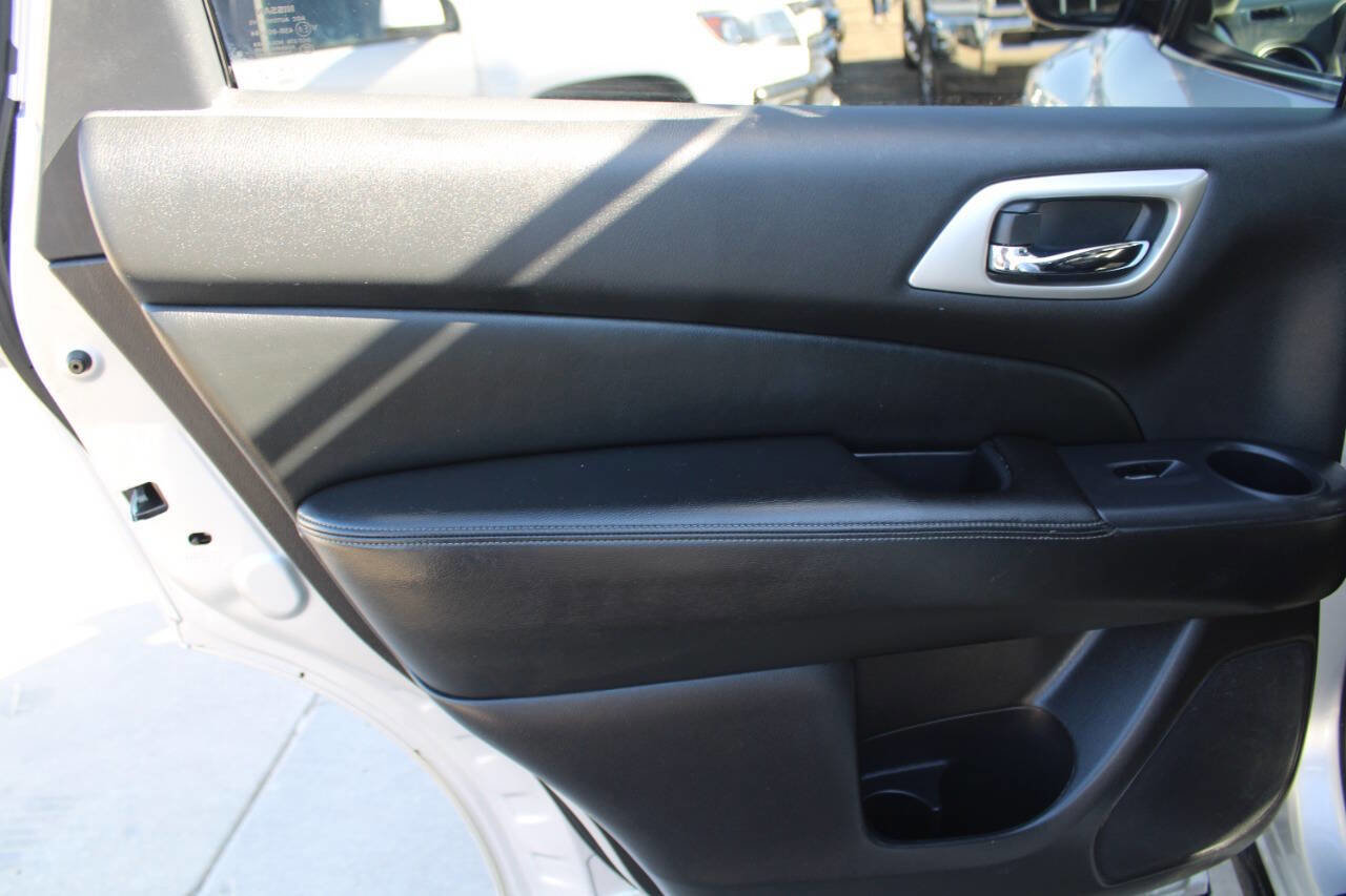 Used 2019 Nissan Pathfinder SL image 15