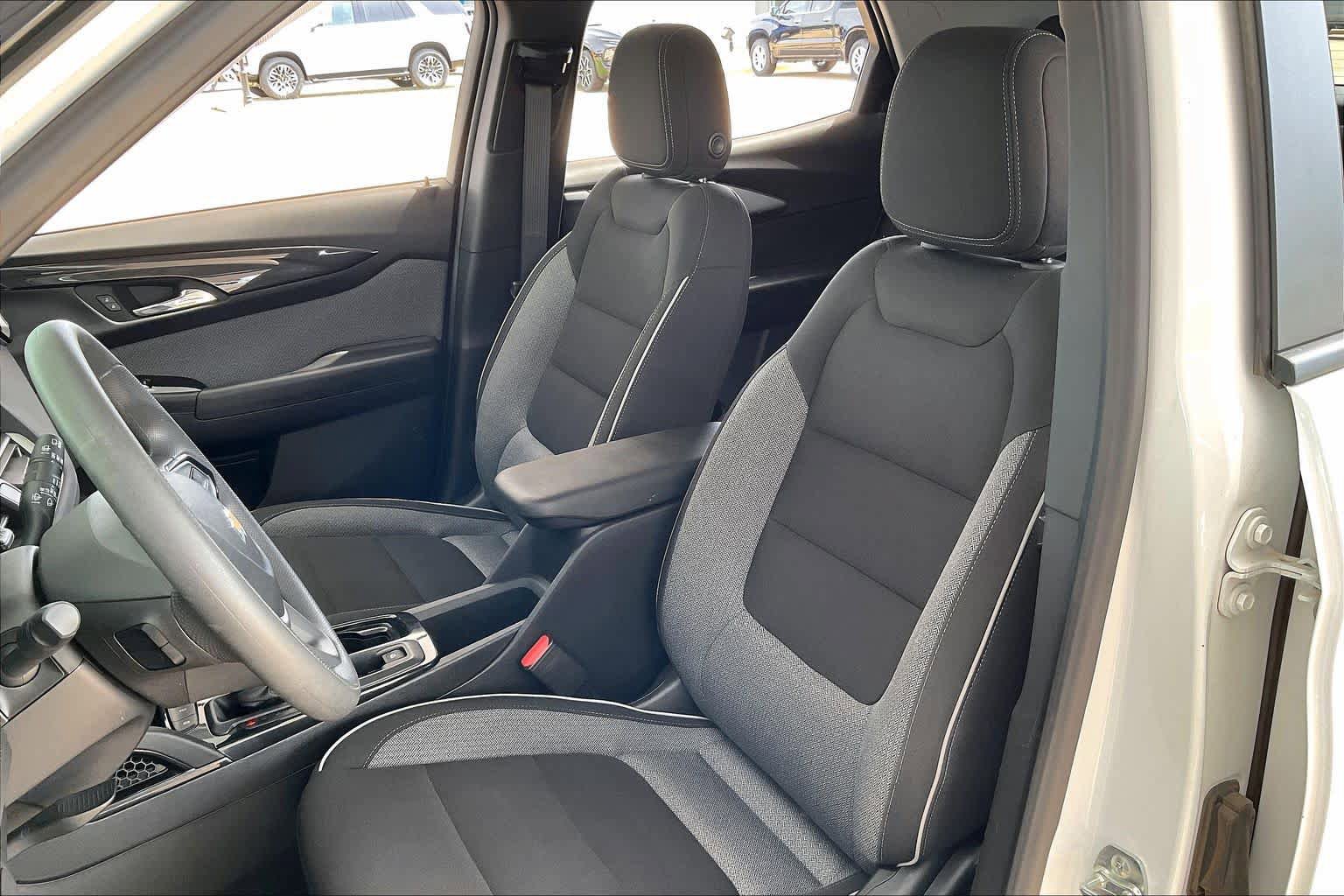 Certified 2025 Chevrolet TrailBlazer LS w/ LS Convenience Package FWD image 9