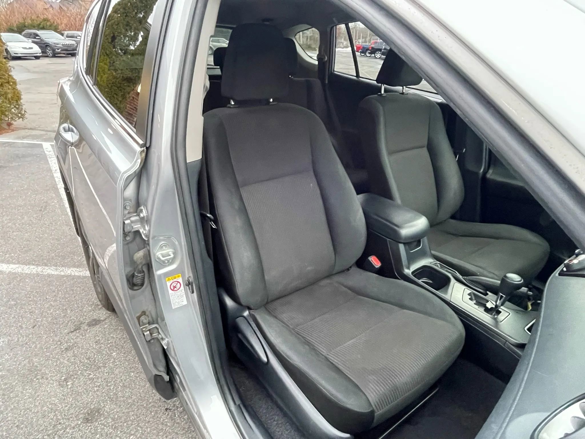 Used 2018 Toyota RAV4 LE w/ Carpet Mat Package image 14