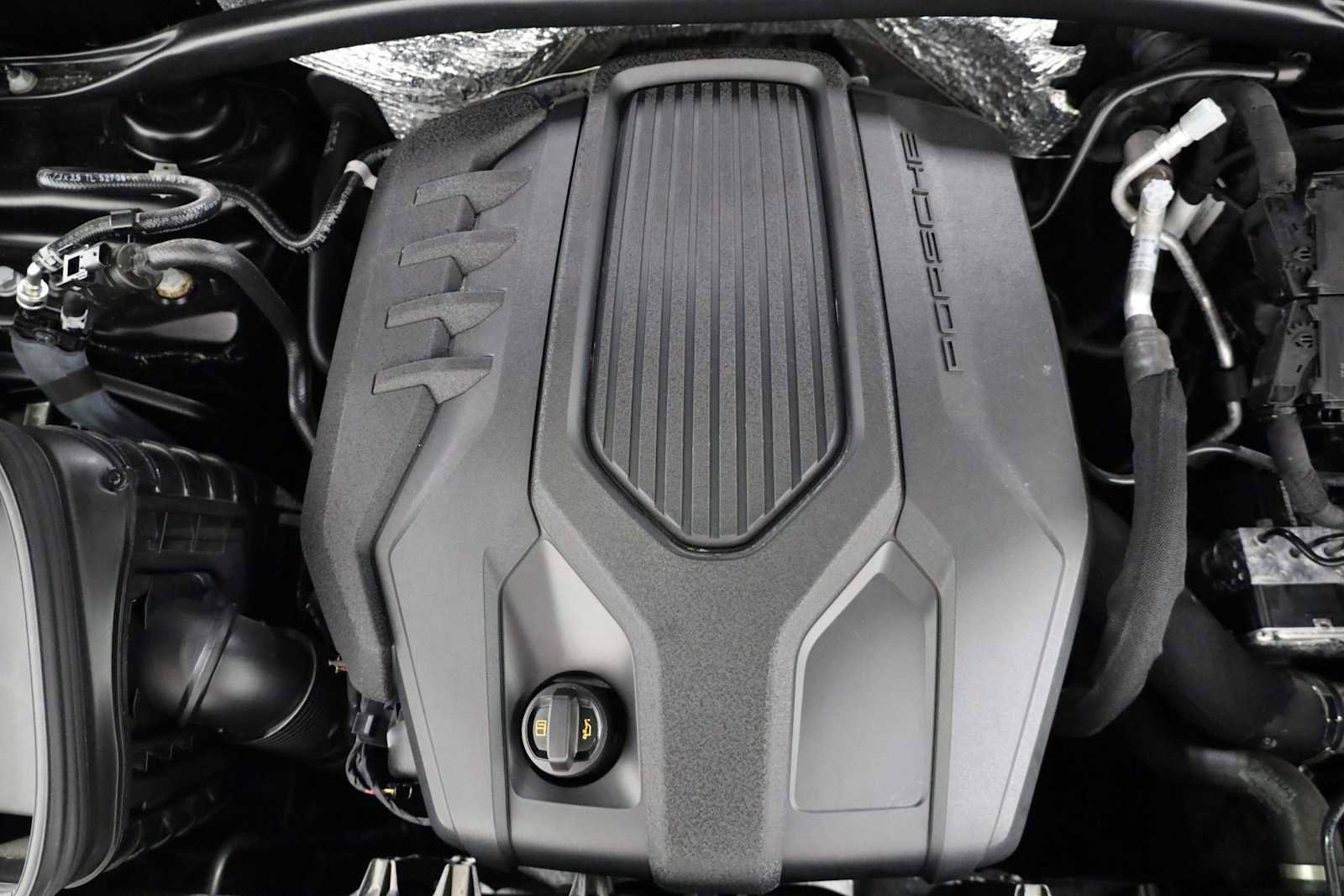 Certified 2024 Porsche Macan AWD/4WD image 42