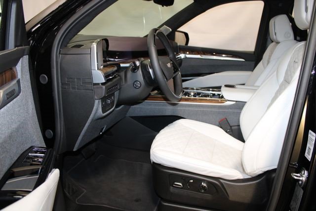 Certified 2025 Cadillac Escalade Sport Platinum w/ LPO, ONYX Package AWD/4WD image 6