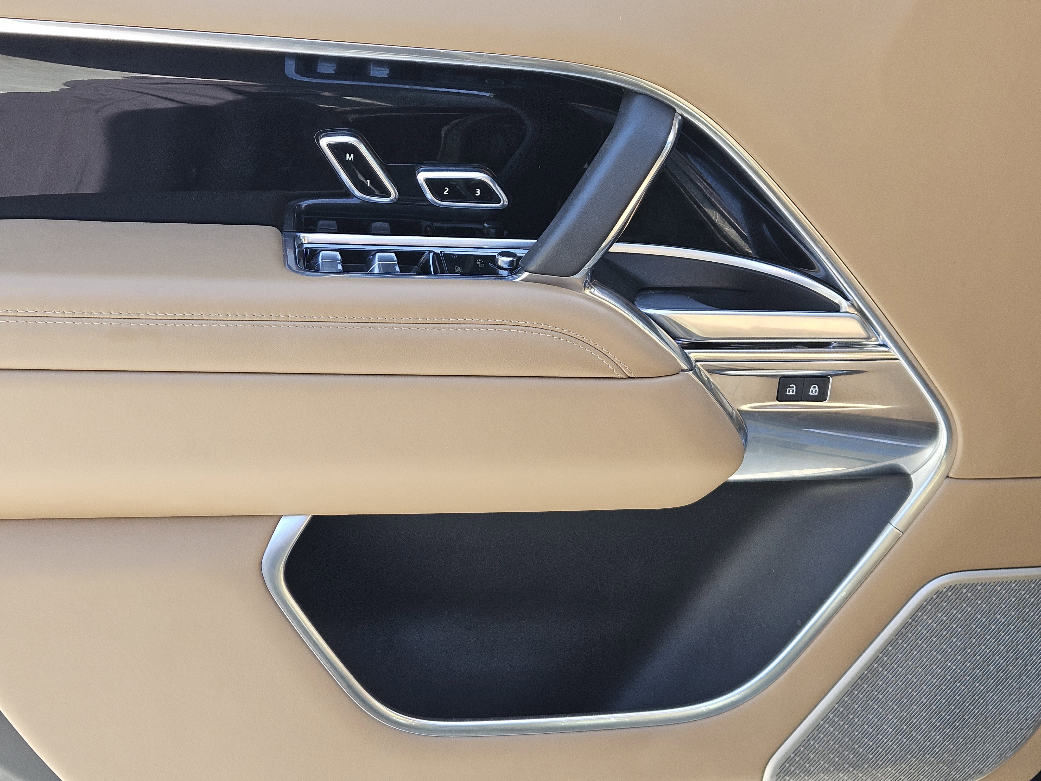 Used 2024 Land Rover Range Rover Autobiography image 24